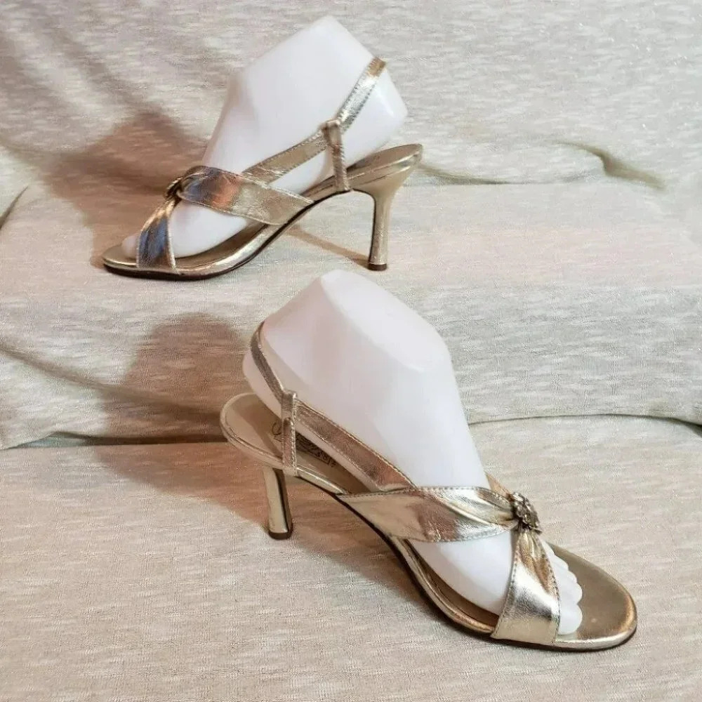 Saugus special‎ occasion gold w/ rhinestones heels